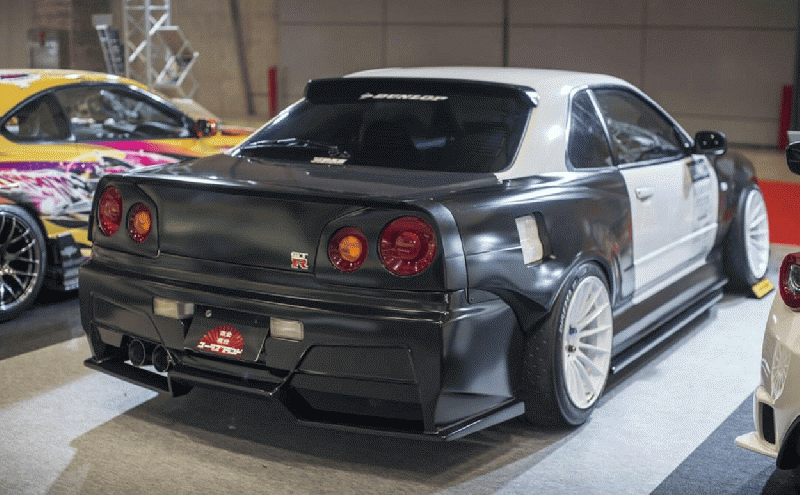 URAS - R34 Skyline 2 Door 3 Piece Split Rear Wing